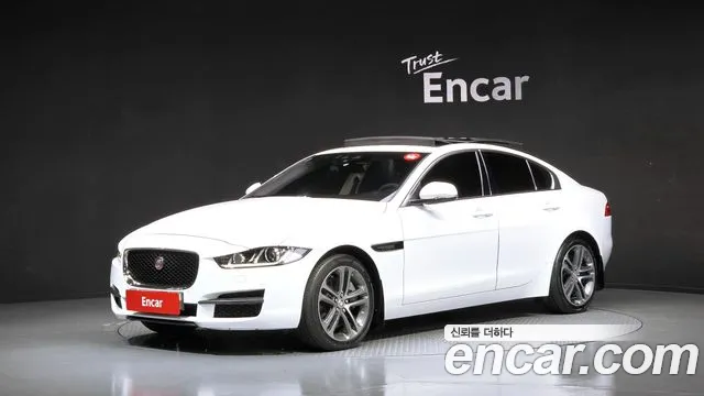Jaguar XE 2017 — фото 1