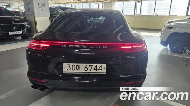 Porsche Panamera 2019 — фото 1