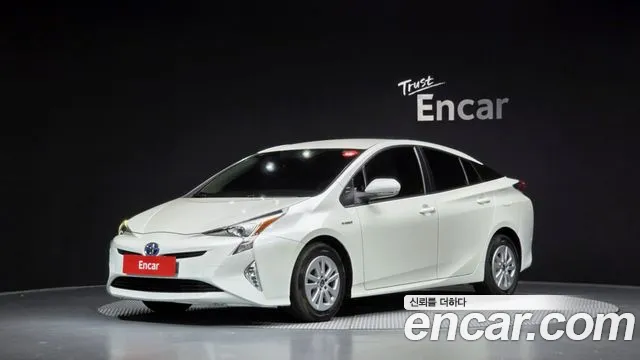 Toyota Prius 2017 — фото 1
