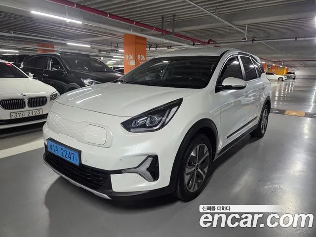 Kia Niro 2023 — фото 1