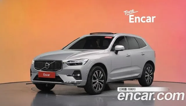 Volvo XC60 2022 — фото 1