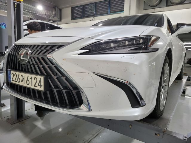 Lexus ES 2025 — фото осмотра 1