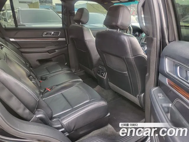 Ford Explorer — интерьер