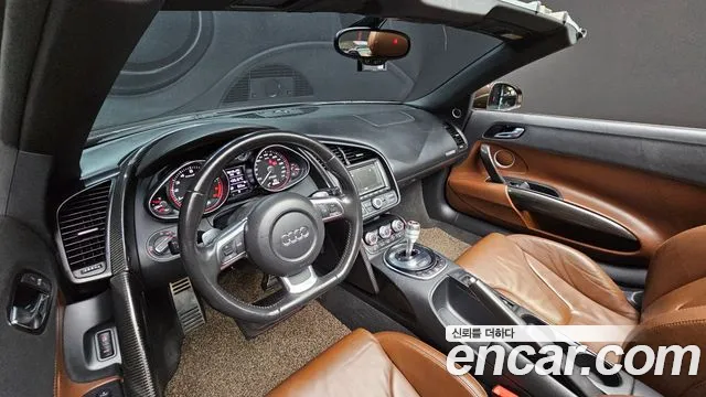 Audi R8 — интерьер