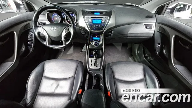 Hyundai Elantra — интерьер
