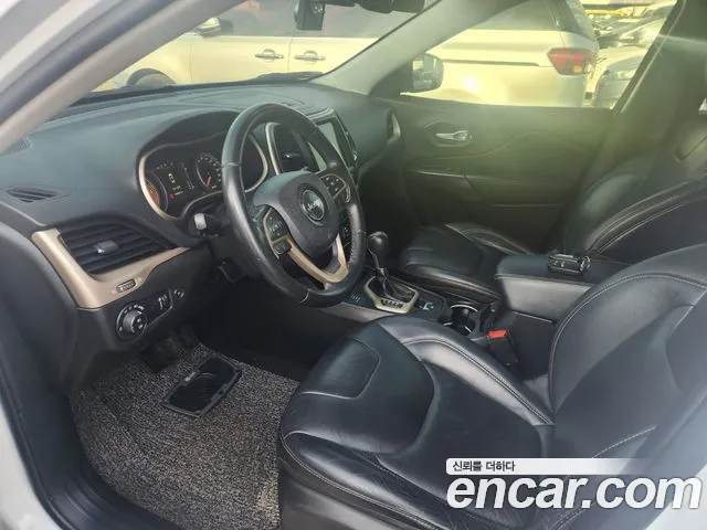 Jeep Cherokee — интерьер