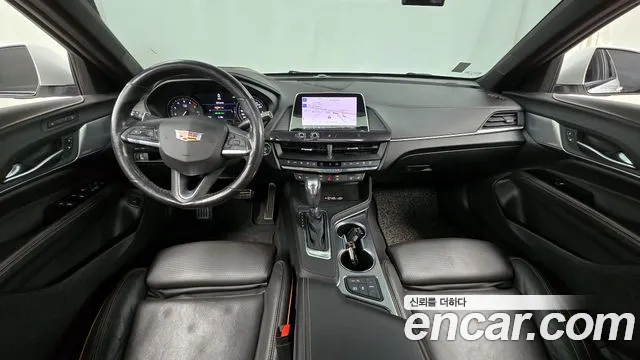 Cadillac CT4 — интерьер