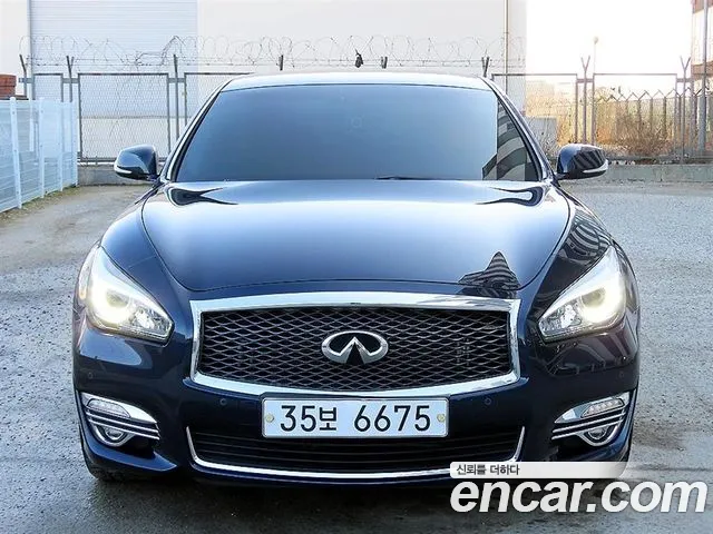 Infiniti Q70