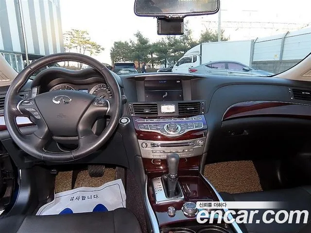 Infiniti Q70 — интерьер