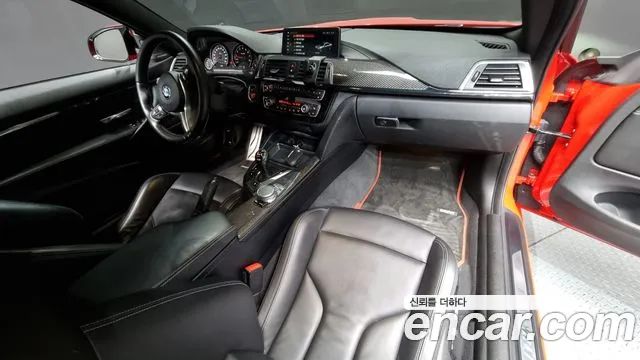 BMW M4 — интерьер