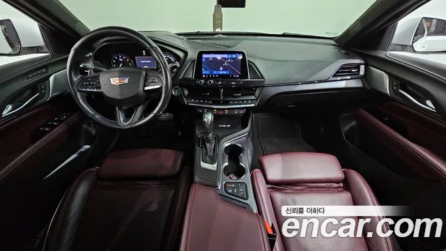 Cadillac CT4 — интерьер