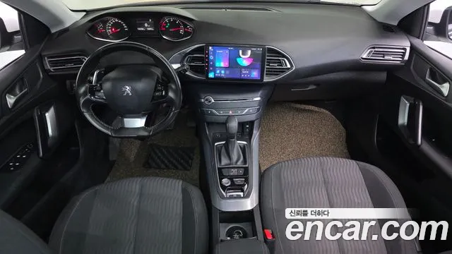 Peugeot 308 — интерьер