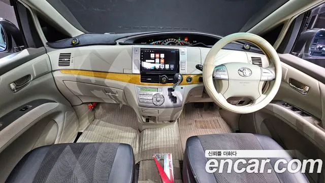 Toyota Estima — интерьер