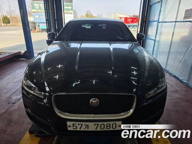 Jaguar XE