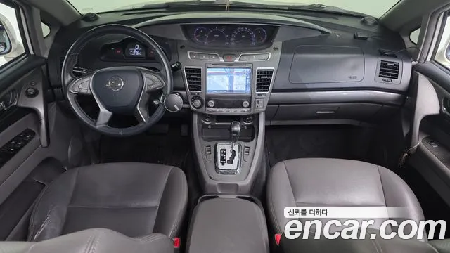 KG Mobility Korando — интерьер