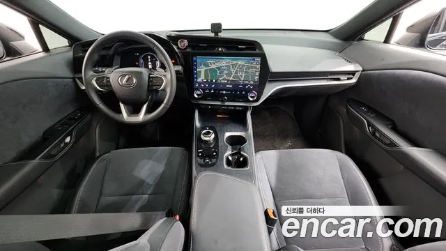 Lexus RZ — интерьер