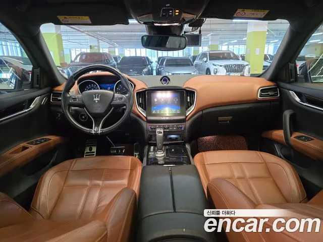 Maserati Ghibli — интерьер