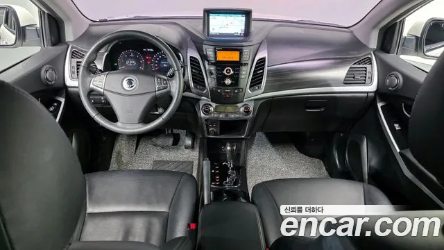 KG Mobility Korando — интерьер