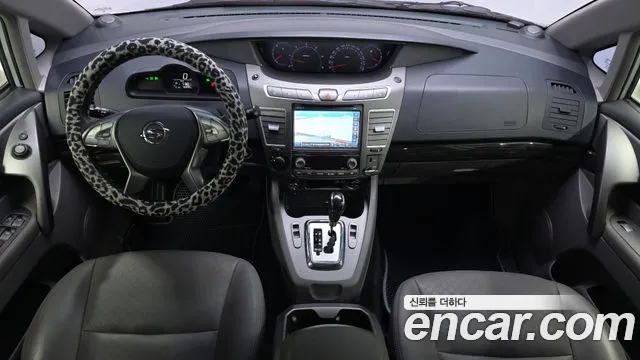 KG Mobility Korando — интерьер