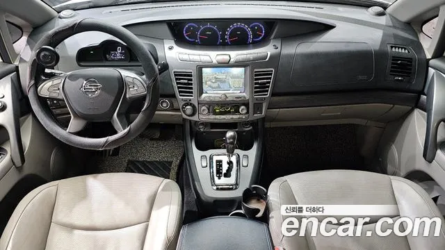 KG Mobility Korando — интерьер