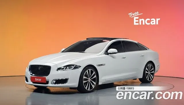 Jaguar XJ