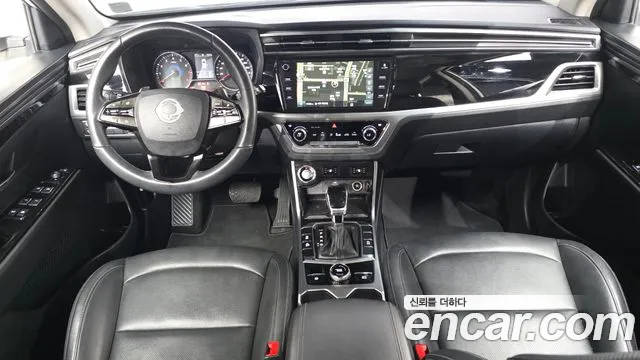 KG Mobility Korando — интерьер