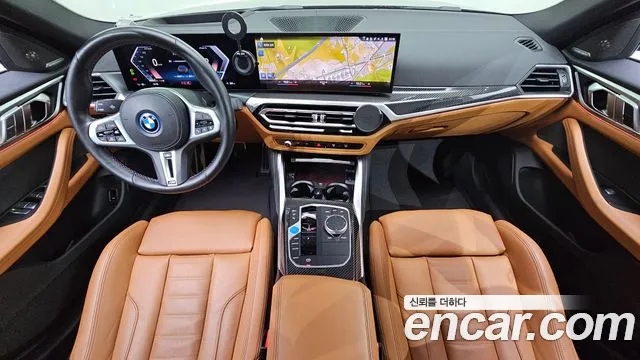 BMW i4 — интерьер