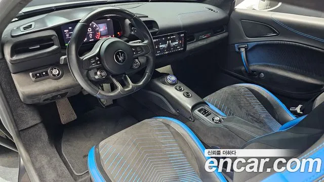 Maserati MC20 — интерьер