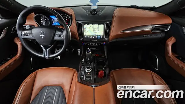 Maserati Levante — интерьер