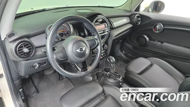 MINI Cooper — интерьер