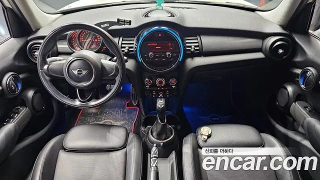 MINI Cooper — интерьер
