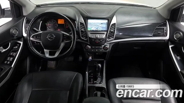 KG Mobility Korando — интерьер