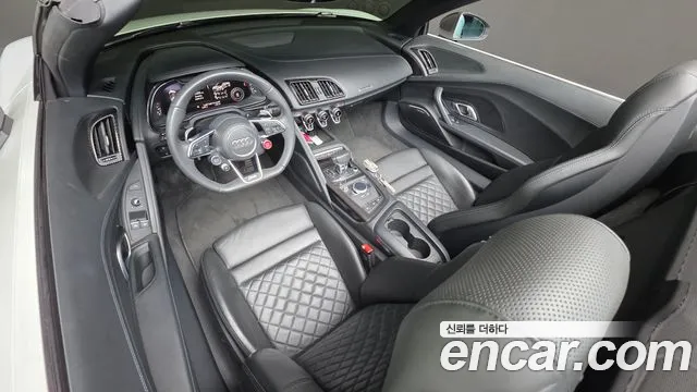 Audi R8 — интерьер