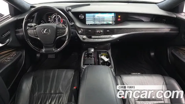 Lexus LS — интерьер