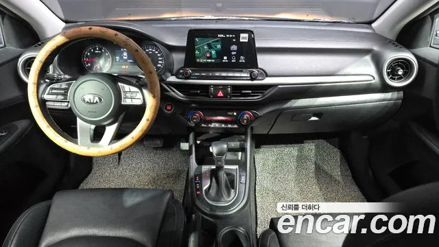 Kia K3 — интерьер