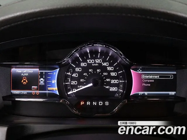 Lincoln MKS — интерьер