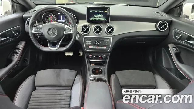Mercedes-Benz CLA-класс — интерьер