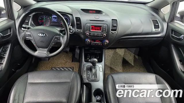 Kia K3 — интерьер