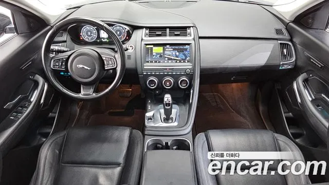 Jaguar E-Pace — интерьер