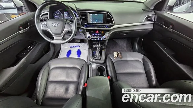 Hyundai Elantra — интерьер