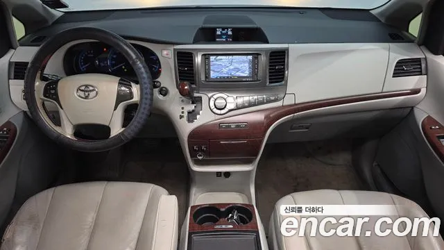 Toyota Sienna — интерьер