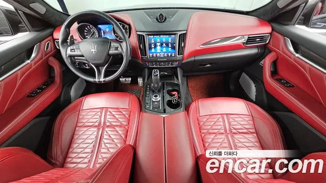 Maserati Levante — интерьер