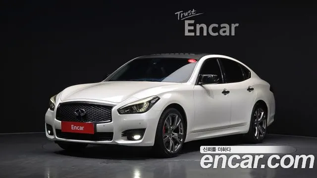 Infiniti Q70