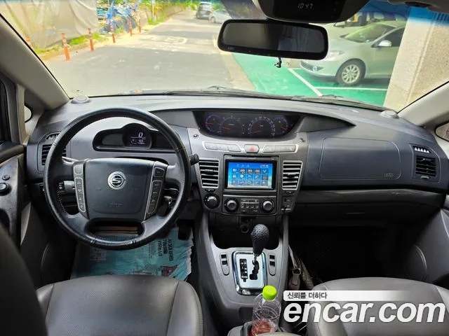 KG Mobility Korando — интерьер