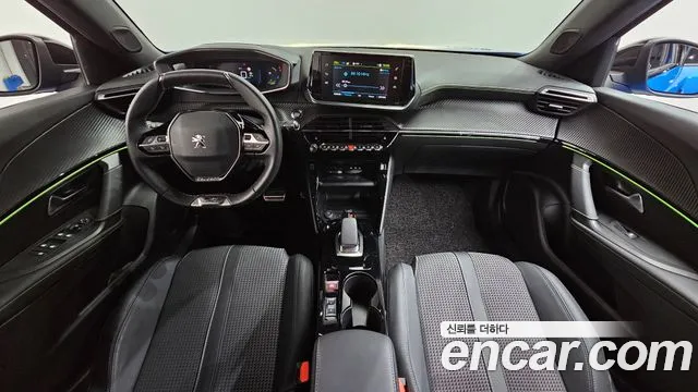 Peugeot 2008 — интерьер