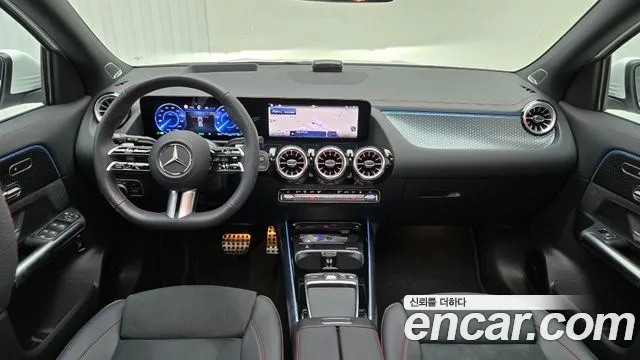 Mercedes-Benz EQA — интерьер