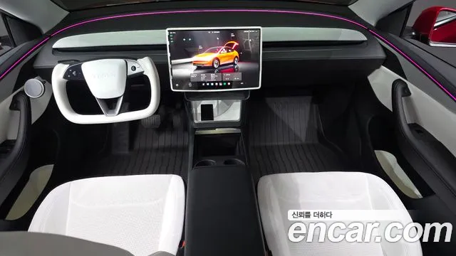 Tesla Model Y — интерьер