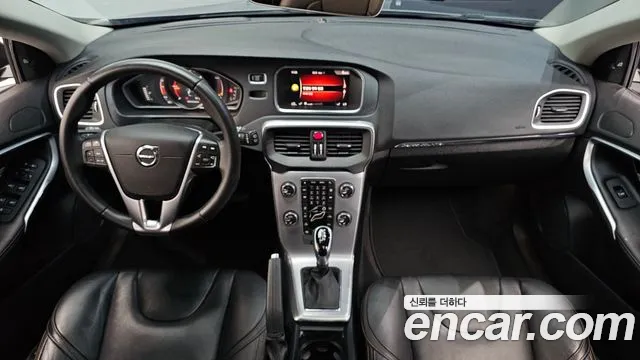 Volvo V40 — интерьер