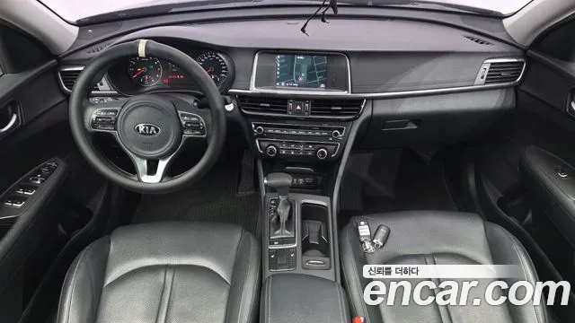Kia K5 — интерьер