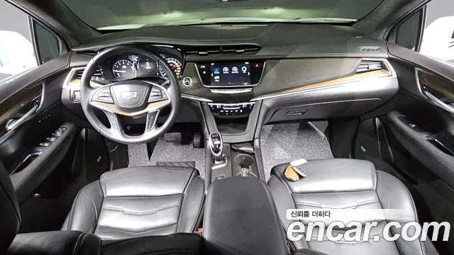 Cadillac XT5 — интерьер
